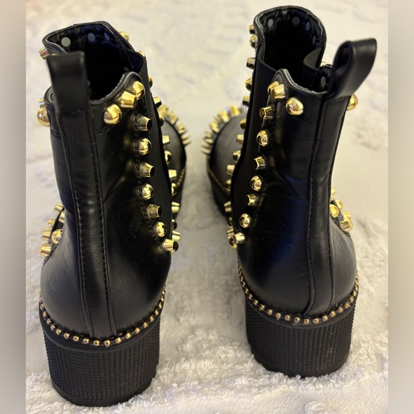 Cape Robbin Ankle Boots Women's sz 7 Black and Gold Studded Ankle Boots, NWOT - Picture 4 of 11